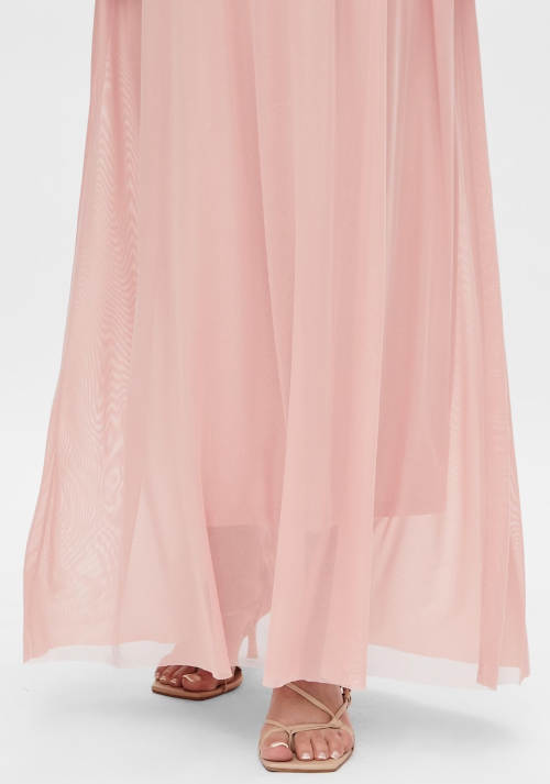 Růžové společenské šaty s délkou až po zem